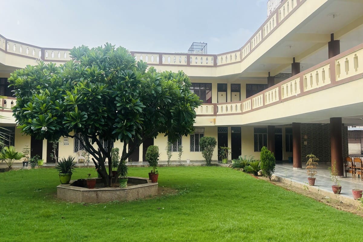 Naya Rang Ji Ashram Exterior
